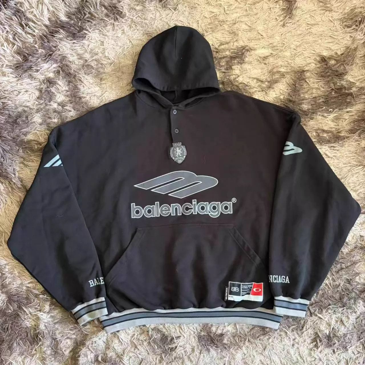 Balenciaga Balenciaga 26SS Black Football 3B Logo Hoodie XS Size US XS / EU 42 / 0 - 1 Thumbnail