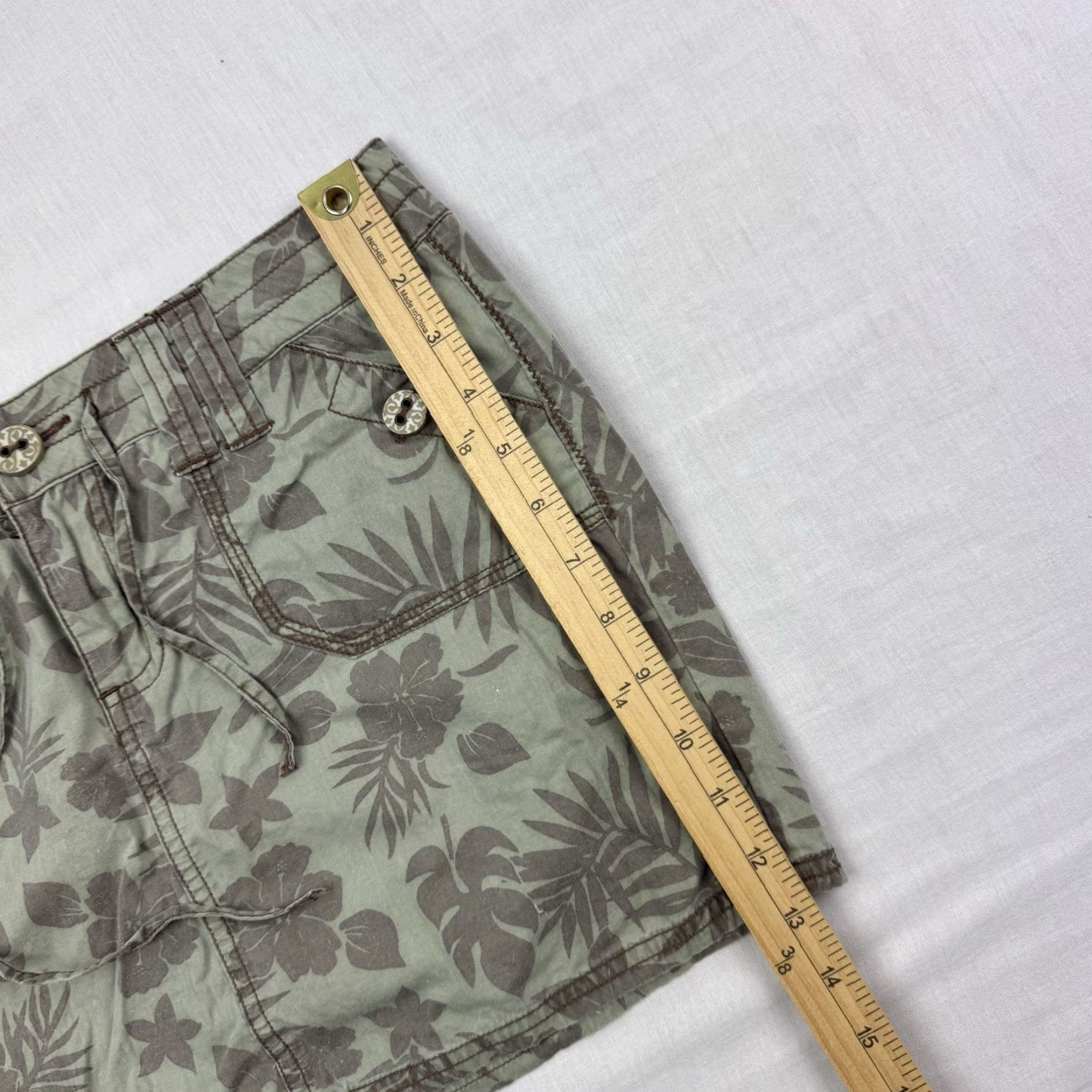 Vintage VINTAGE SO Skirt Womens 5 Mini Floral Green Hippie Hipster Y2K 2000s Boys Girls Mens Womens Size 27" / US 4 / IT 40 - 7 Thumbnail