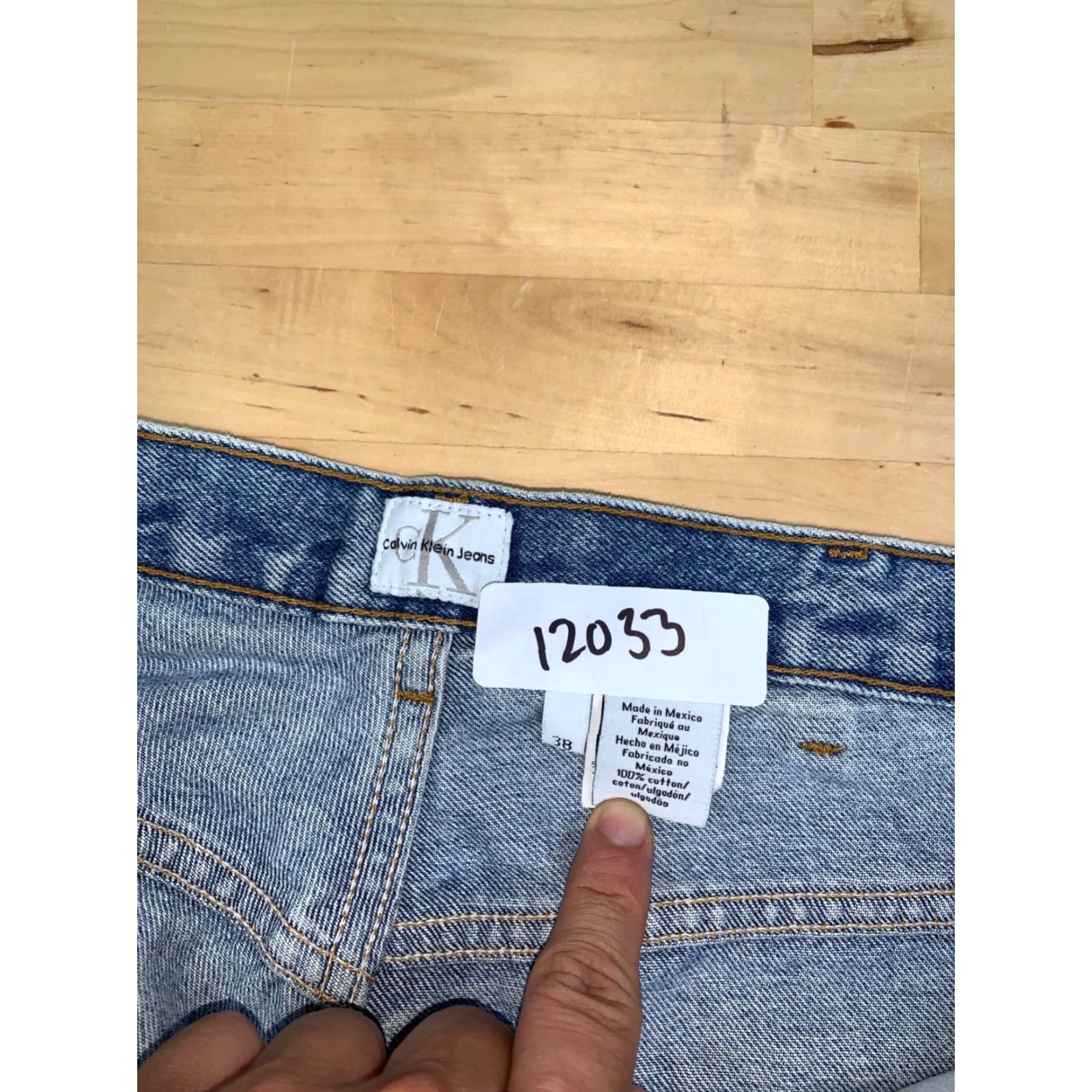 Calvin Klein VINTAGE Calvin Klein Jeans Denim 38x34 Blue Loose Light Wash Mens 90s Retro Straight 5-Pocket Design Medium Regular Split? Size US 38 / EU 54 - 2 Thumbnail