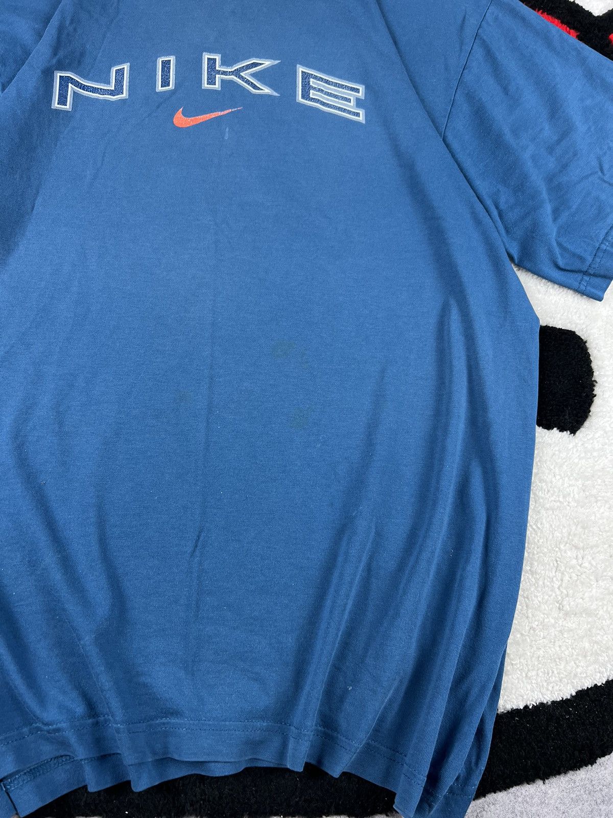 Vintage Vintage Nike 90s Big Logo Swoosh Faded Trashed Y2K Tee Shirt Size US L / EU 52-54 / 3 - 4 Thumbnail