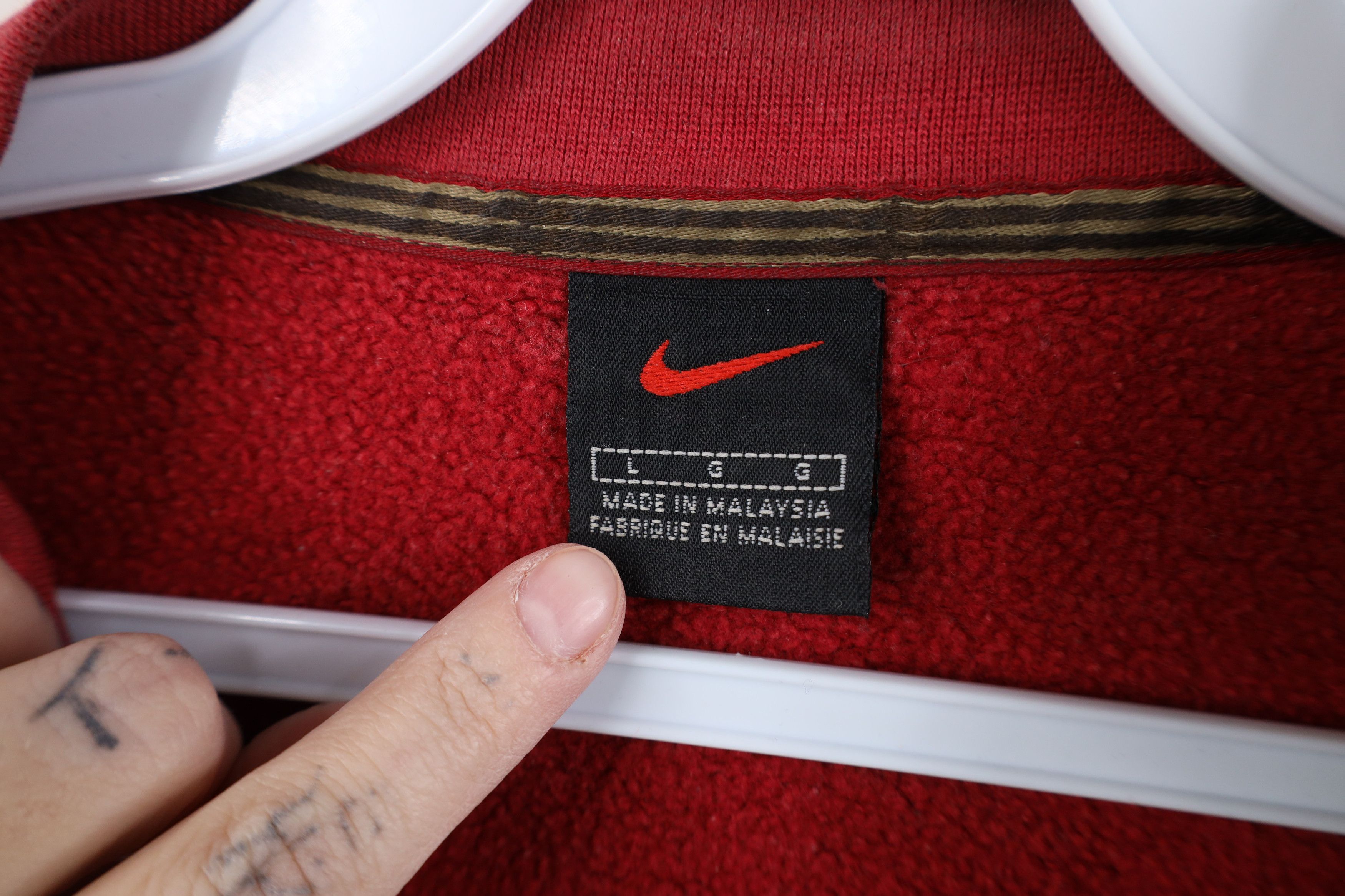 Nike Vintage Nike Spell Travis Scott Mini Swoosh Sweatshirt Red Size US L / EU 52-54 / 3 - 9 Thumbnail