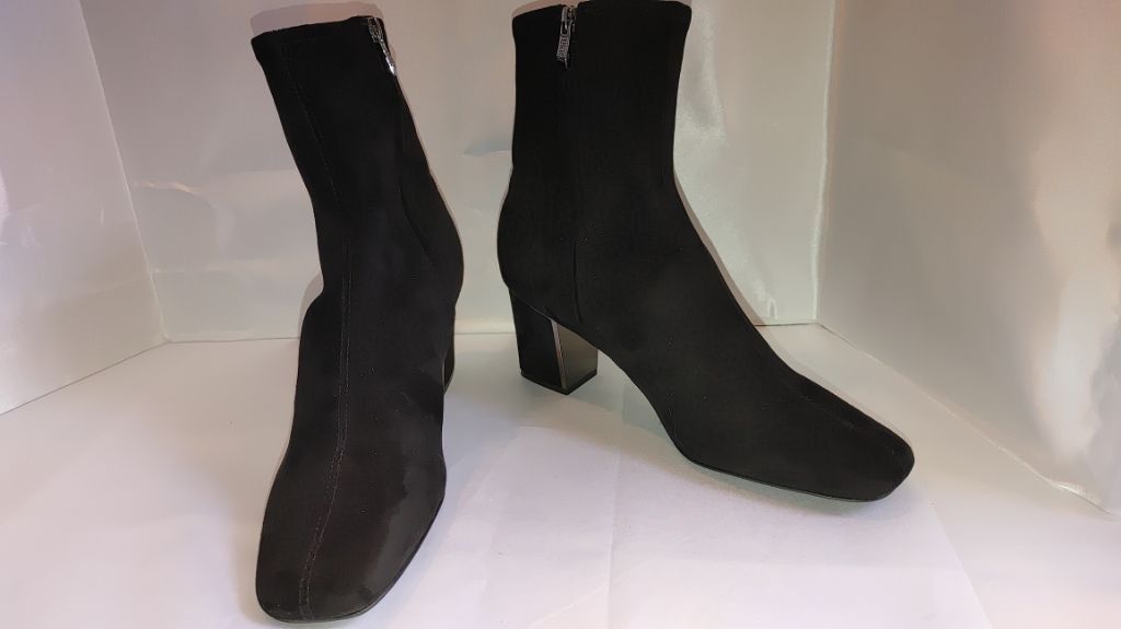 DKNY DKNY Cavale Suede Booties Size 10M NWOB Size US 10 / IT 40 - 6 Thumbnail