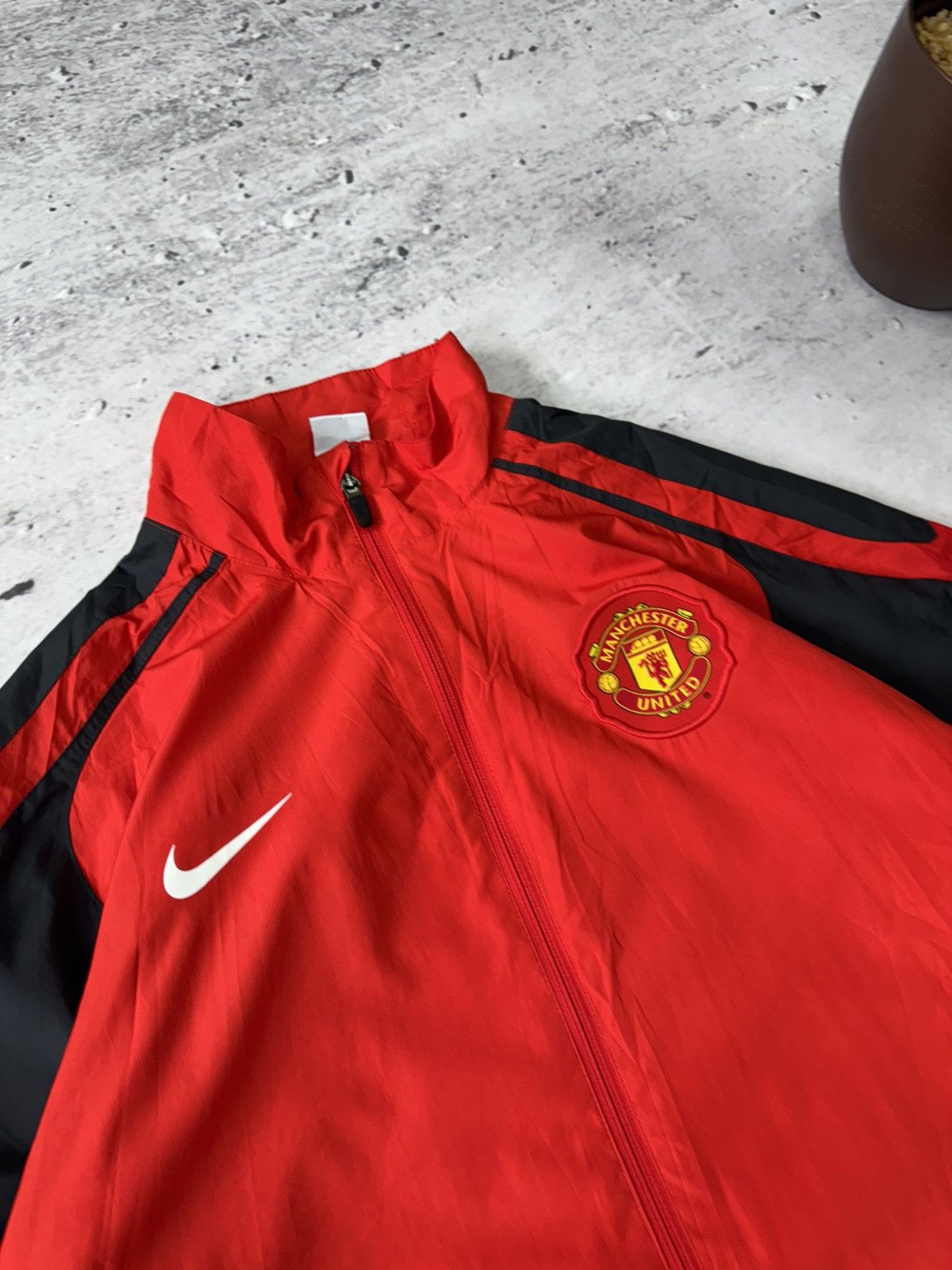 Nike × Vintage NIKE MANCHESTER UNITED VINTAGE BASIC LOGO BAGGY LIGHT JACKET Size US XL / EU 56 / 4 - 5 Thumbnail