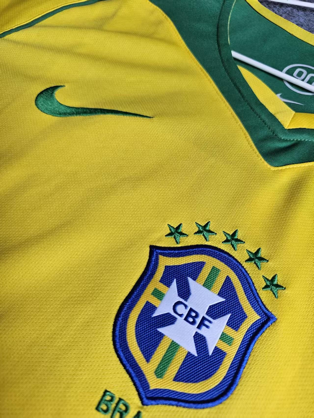 Other 2004 Braz #10 Ronaldinho Jersey Size US S / EU 44-46 / 1 - 5 Thumbnail