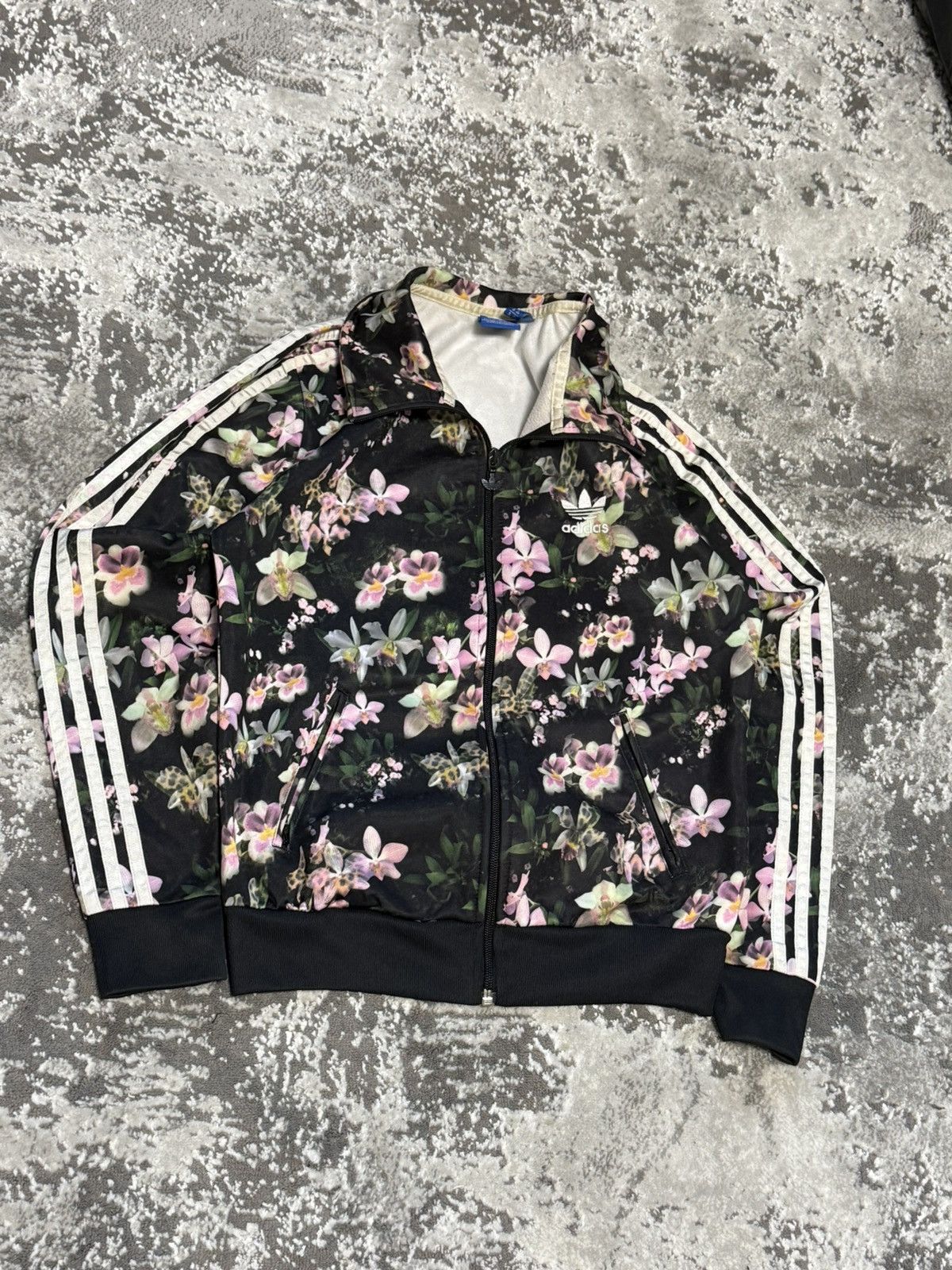 Adidas Adidas Originals Floral Track Jacket Size s streetwear y2k Size US S / EU 44-46 / 1 - 1 Thumbnail