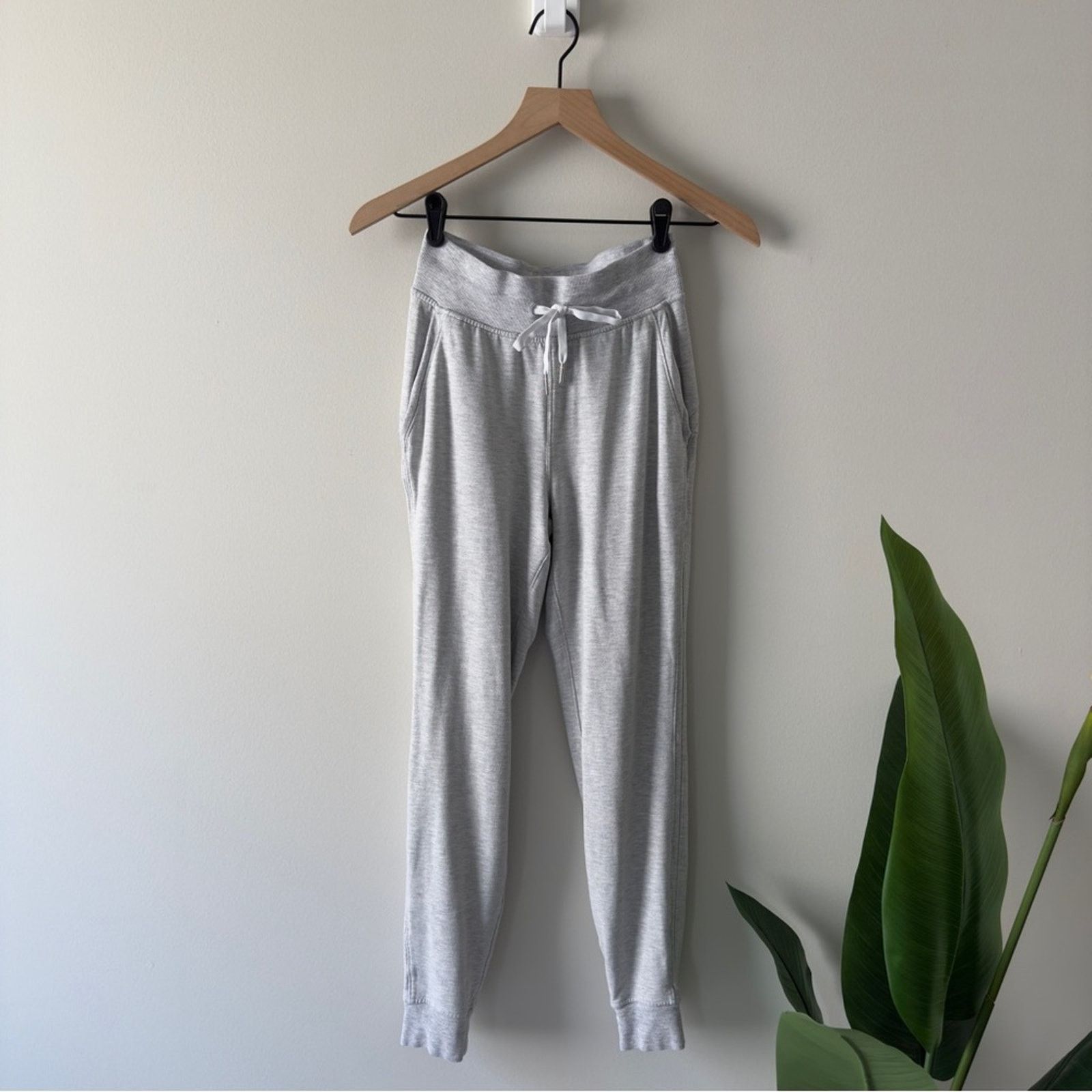 Lululemon Lululemon Warm Down High-Rise Jogger in Heathered Core Ultra Size 26" / US 2 / IT 38 - 3 Thumbnail