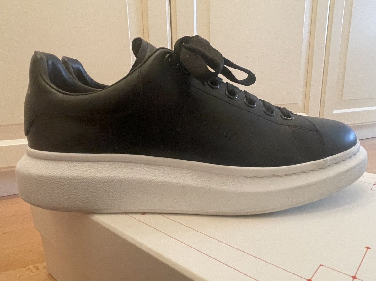 Alexander McQueen Alexander McQueen Men’s Oversized Sneaker in Black Size US 11 / EU 44 - 6 Thumbnail