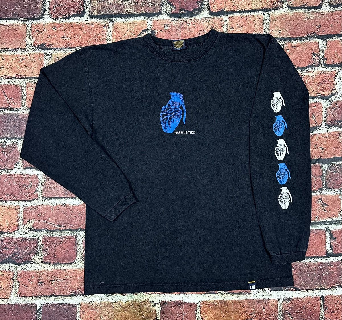 Alphanumeric Vintage Alphanumeric Desensitize Heart Grenade Skate T Shirt Size US L / EU 52-54 / 3 - 1 Thumbnail