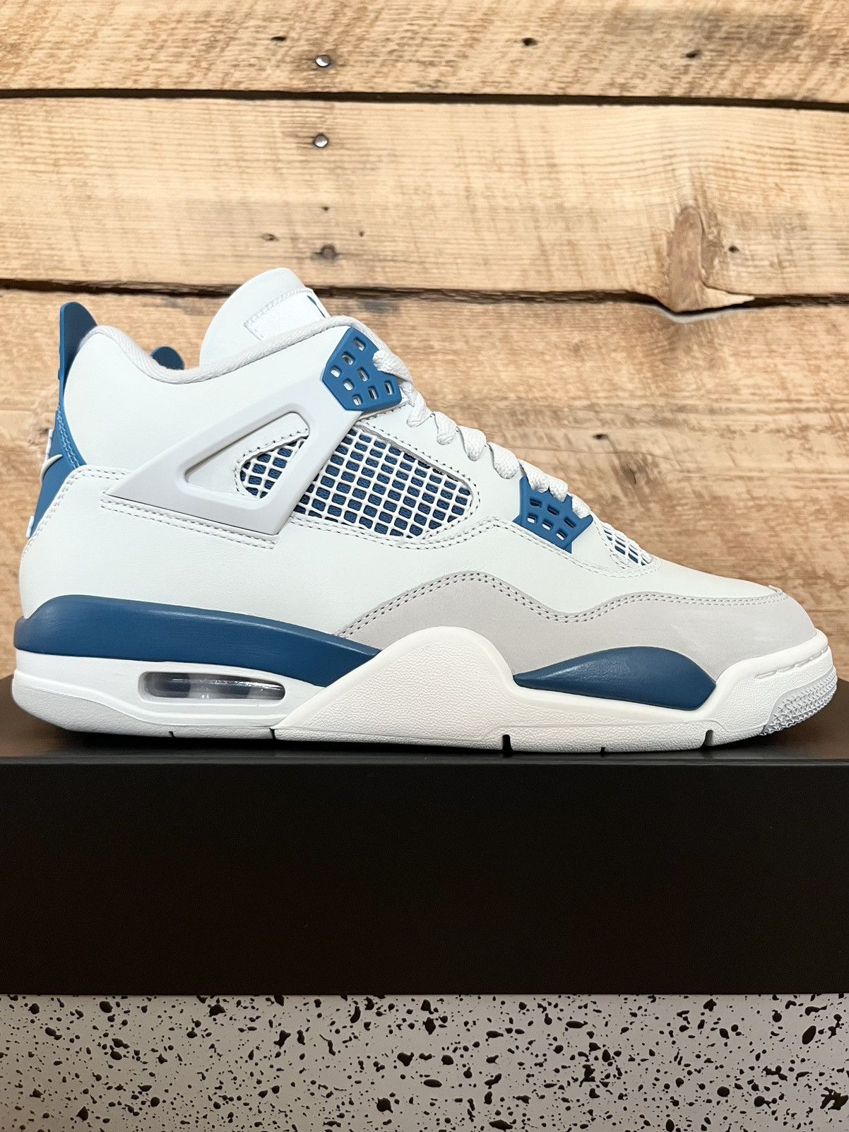 Jordan Brand Nike Air Jordan 4 Retro Military Blue 2024 FV5029-141 Size US 10 / EU 43 - 1 Thumbnail