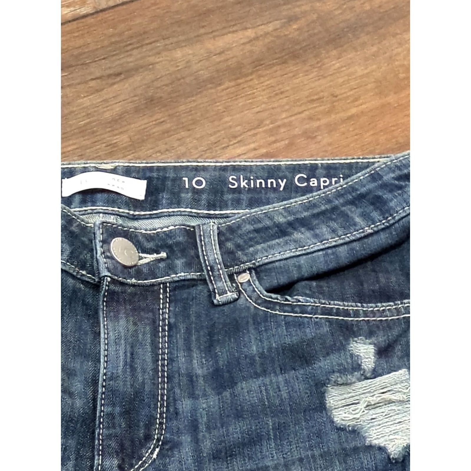 Vintage Lauren Conrad LC Skinny Capri Jeans Womens Size 10 Blue Denim Distressed Stretch Jeans Size 32" / US 10 / IT 46 - 3 Thumbnail
