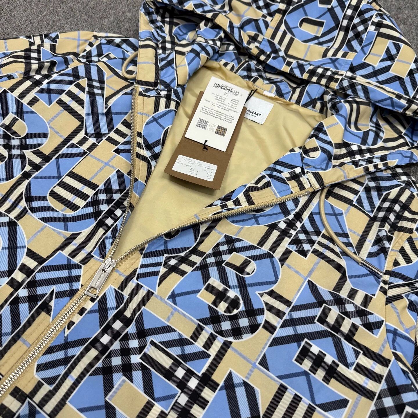 Burberry Burberry All Over Logo Hooded Jacket NWT L Size US L / EU 52-54 / 3 - 3 Thumbnail
