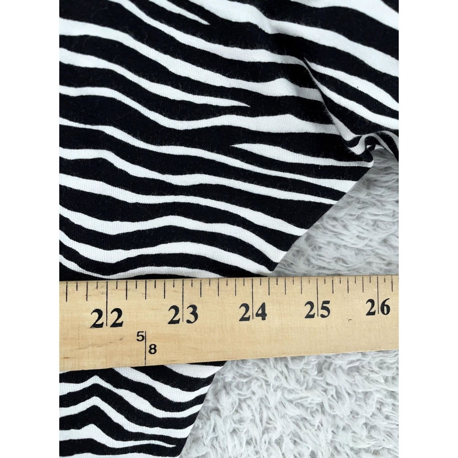 Michael Kors Michael Kors Blouse Womens XL Black White Zebra Print Keyhole Round Neck Top Size XL / US 12-14 / IT 48-50 - 4 Thumbnail