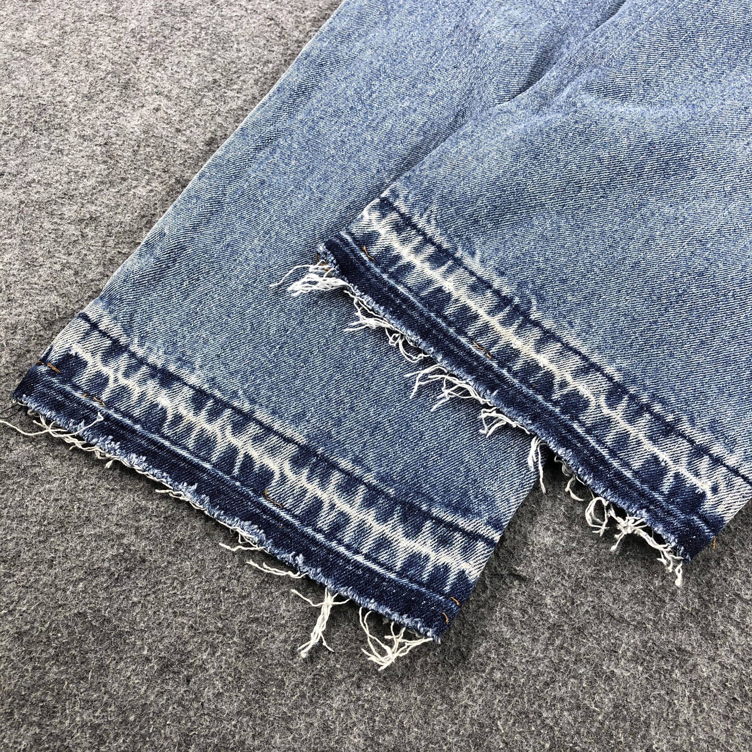 Levi's Vintage Levi's 550 Jeans Faded Blue Denim KJ414 Size US 33 - 6 Thumbnail