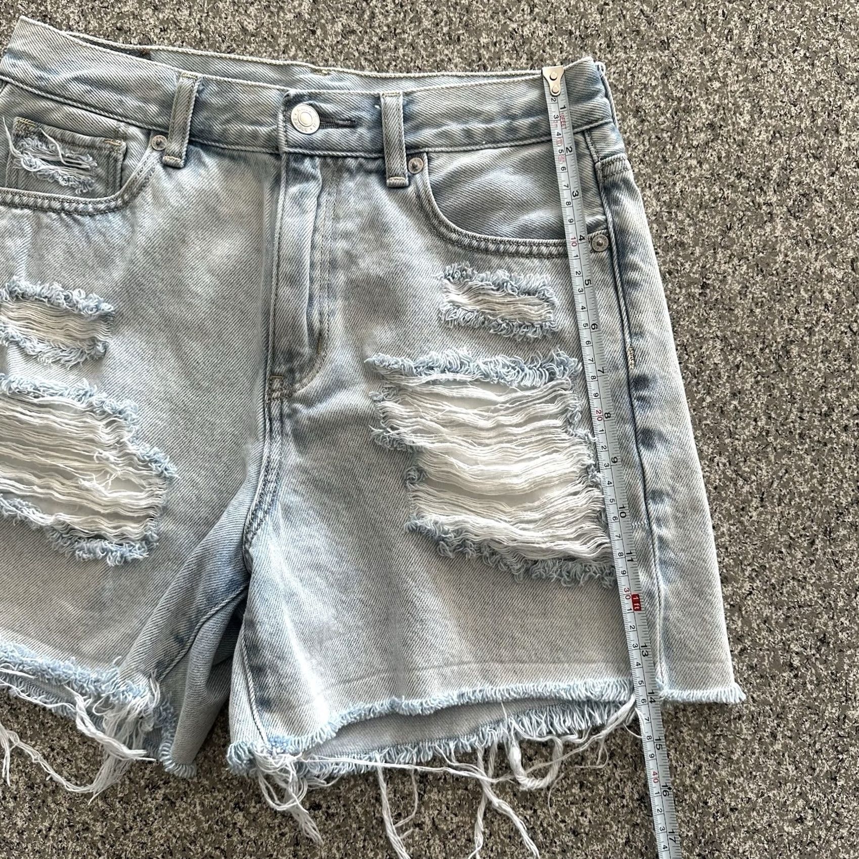 American Eagle Outfitters VINTAGE American Eagle Shorts Womens 2 27x4 High Rise Mom Distressed Raw Cut Off Blue 100% Cotton Denim Womens Distressed Jeans 90s Theme Mens, Womens Size 28" / US 6 / IT 42 - 7 Thumbnail