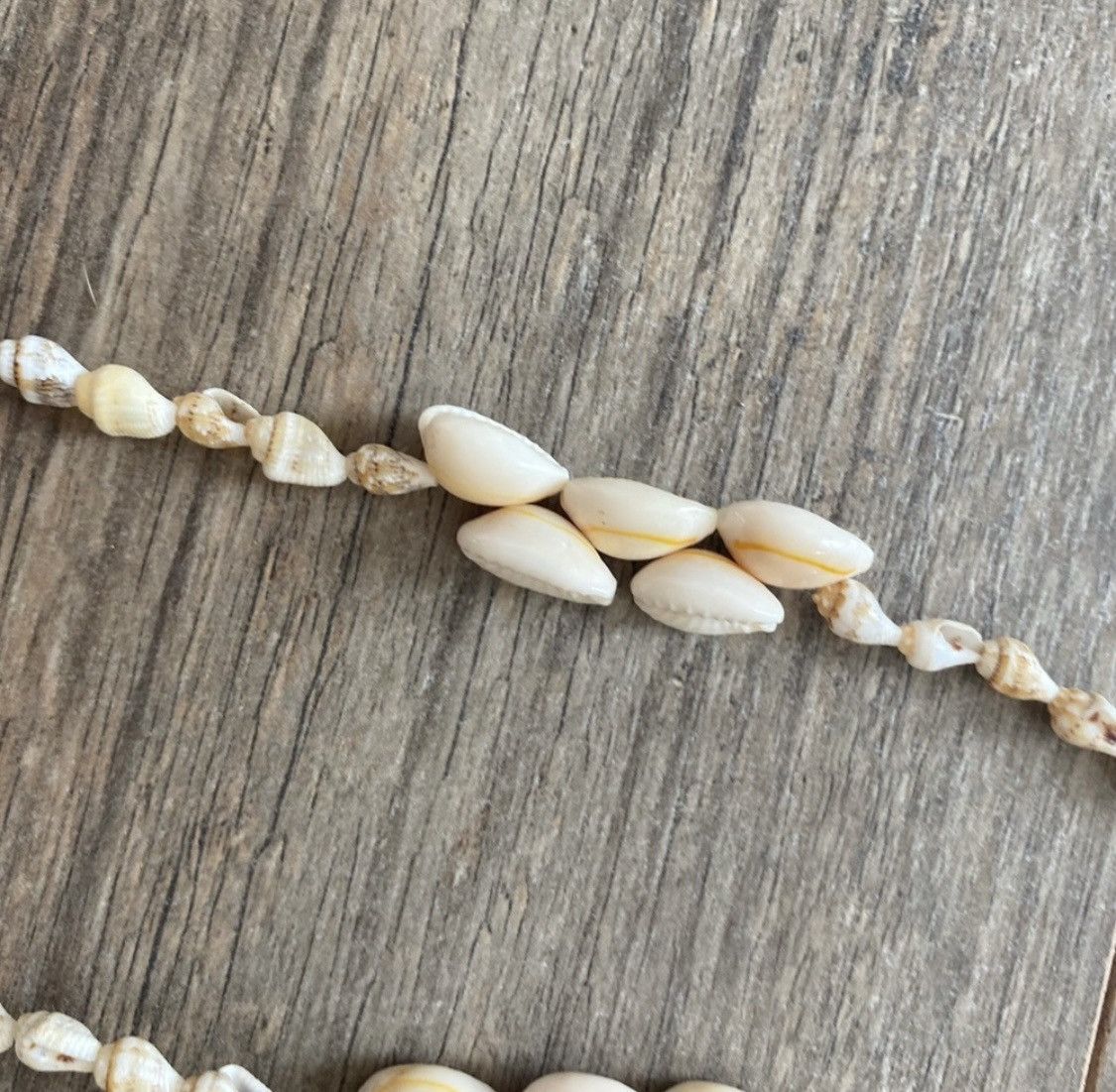 Vintage VINTAGE LONG NATURAL COWRIE SEASHELL NECKLACE Size ONE SIZE - 3 Thumbnail
