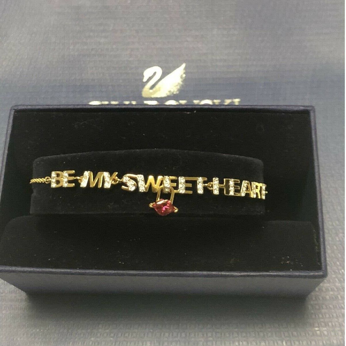 Swarovski Swarovski Be my Sweet heart Red Lip Charm bracelet Size ONE SIZE - 10 Thumbnail