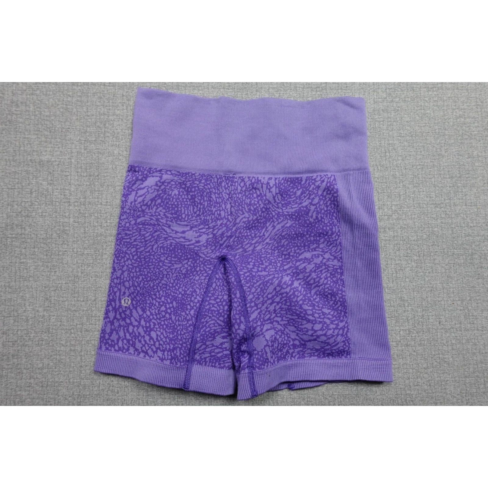 Lululemon Lululemon Biker Short Women Size 2 Purple Leopard Print Yoga Performance Size 26" / US 2 / IT 38 - 4 Thumbnail