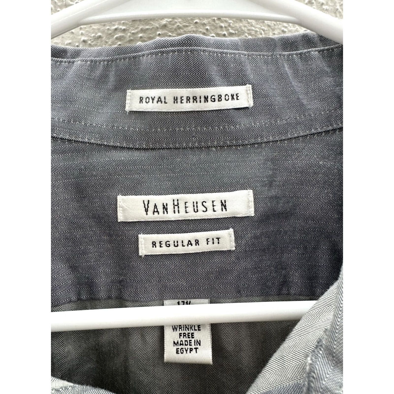 Van Heusen Van Heusen Mens Shirt Size 17.5 Grey Button-Up Long Sleeve Regular Fit ShirtMens Regular 17.5 Grey Button-Up Long Sleeve Size US XXL / EU 58 / 5 - 3 Thumbnail
