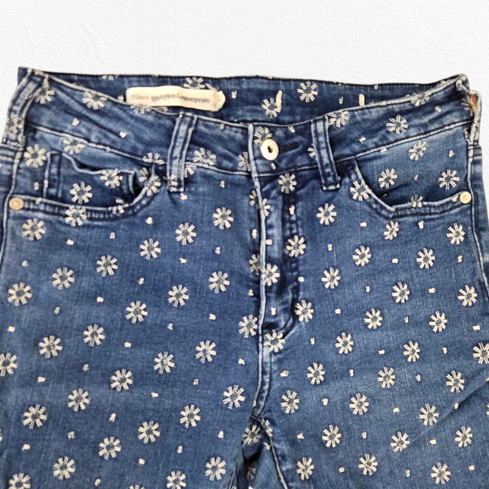 Anthropologie Daisy Floral Embroidered Crop Bootcut Jeans Size 28 Size 28" / US 6 / IT 42 - 3 Thumbnail