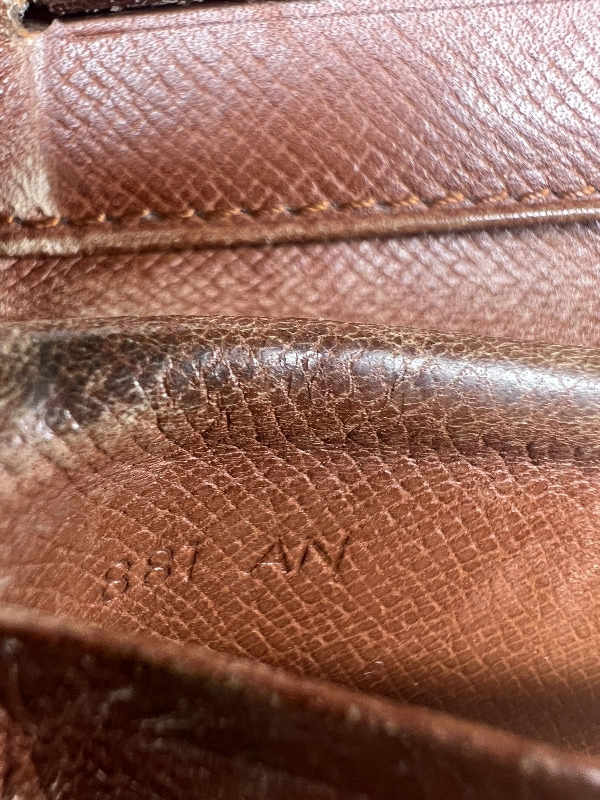 Louis Vuitton Authentic Louis Vuitton Monogram Wallet Vintage Size ONE SIZE - 6 Thumbnail