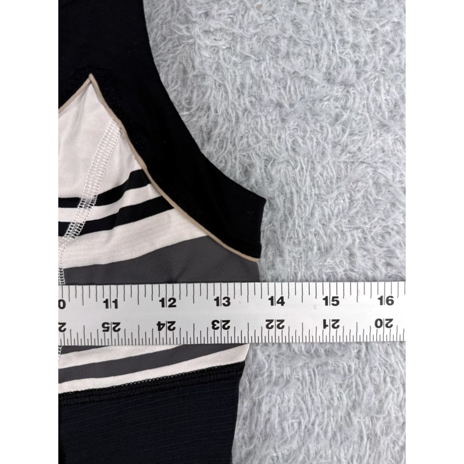 Lululemon Lululemon Shirt Women 4 Black White Run Ta Ta Topper Silverescent Running W1D10S Size S / US 4 / IT 40 - 7 Thumbnail