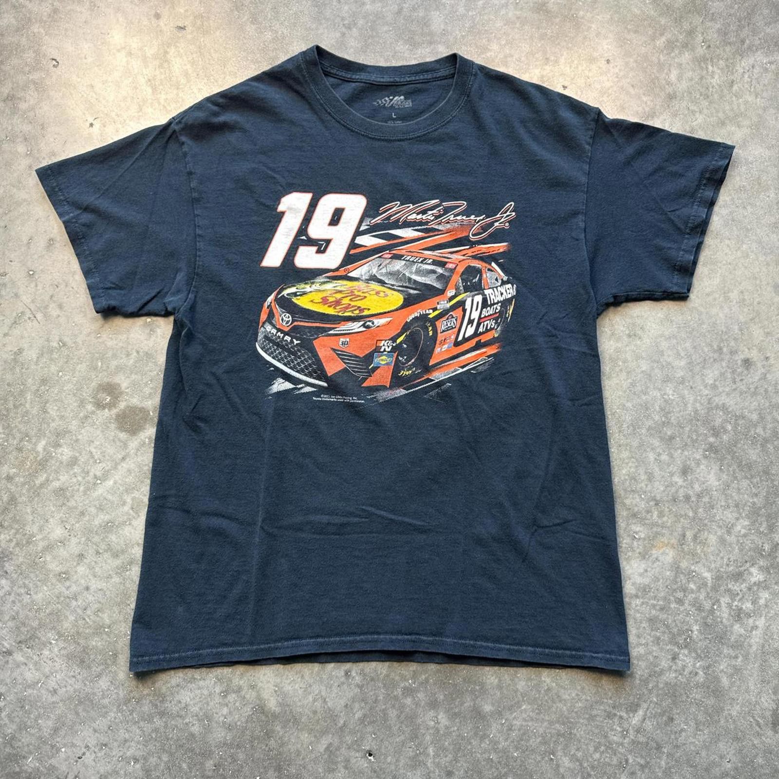 NASCAR Vintage Y2k Faded Martin Truex Jr #19 NASCAR Graphic T-Shirt Size US L / EU 52-54 / 3 - 1 Thumbnail
