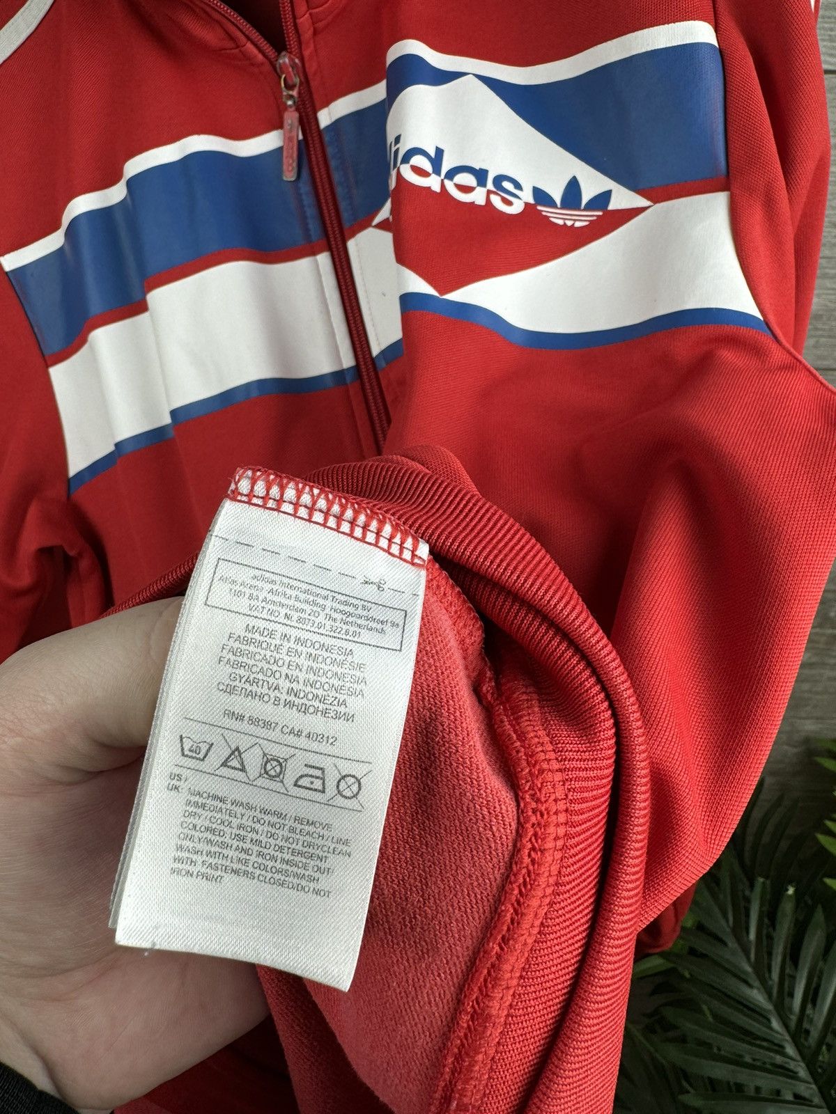 Adidas × Vintage Vintage Adidas Original Size L Y2K Size US L / EU 52-54 / 3 - 9 Thumbnail