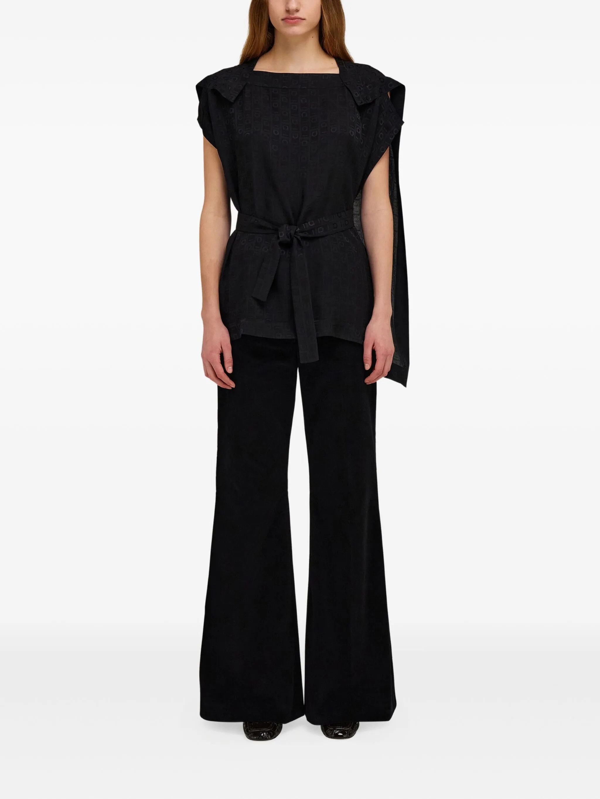 Salvatore Ferragamo o1s1rm0426 Monogram Blouse in Black Size XS / US 0-2 / IT 36-38 - 2 Thumbnail