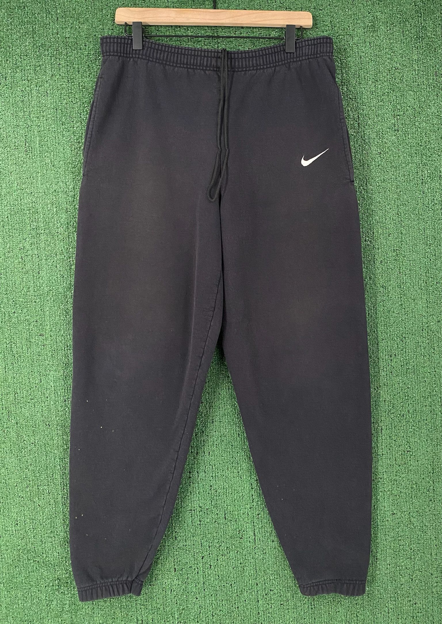 Nike 90’s Nike White Tag Swoosh Faded Black Sweatpants Medium Size US 34 / EU 50 - 1 Thumbnail