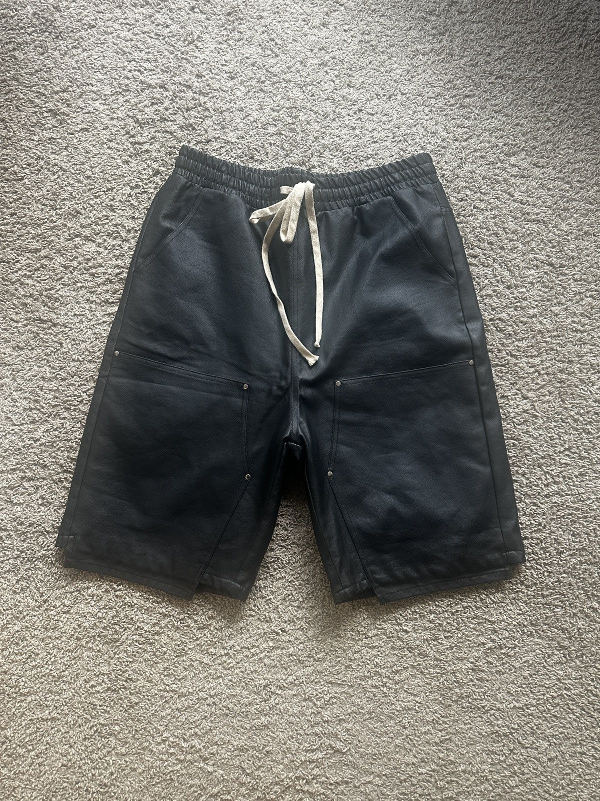 Matiere de desires waxed double knee shorts