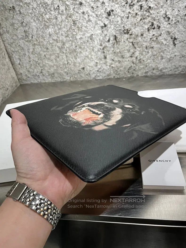 Givenchy Givenchy Black Dog Head Laptop Sleeve. Size ONE SIZE - 8 Thumbnail