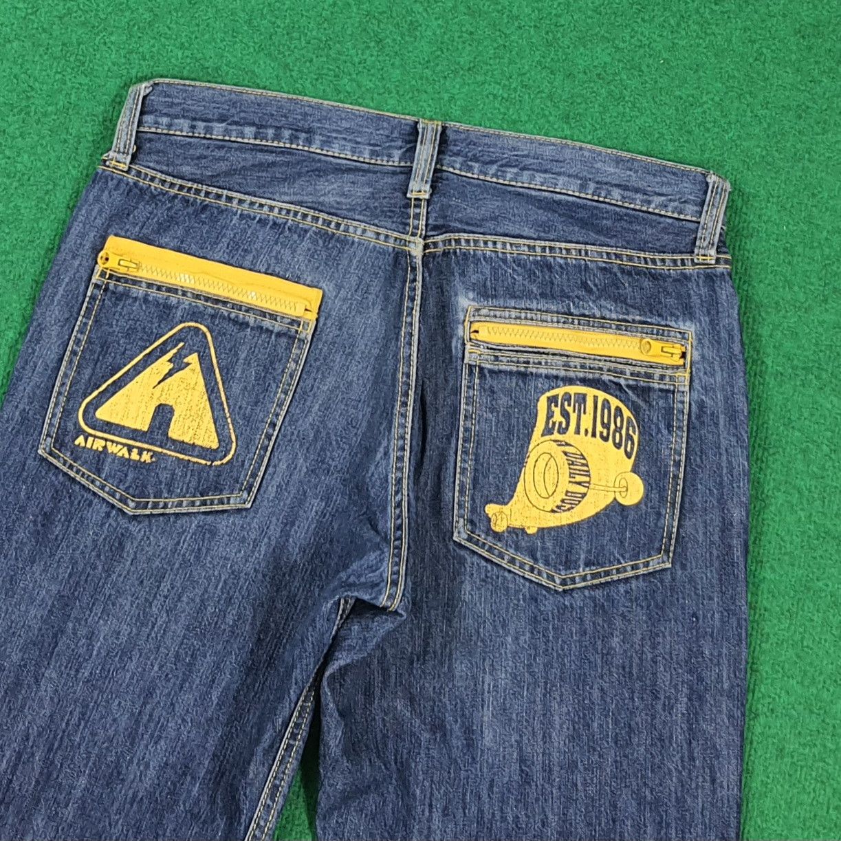 Airwalk Vintage Airwalk Skater Distressed Graphic Jeans C297N29 Size US 32 / EU 48 - 2 Thumbnail