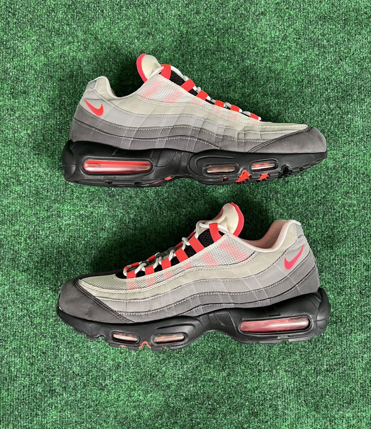 Nike Nike Air Max 95 OG Solar Red White Grey Black Mens Size 13 Size US 13 / EU 46 - 2 Thumbnail