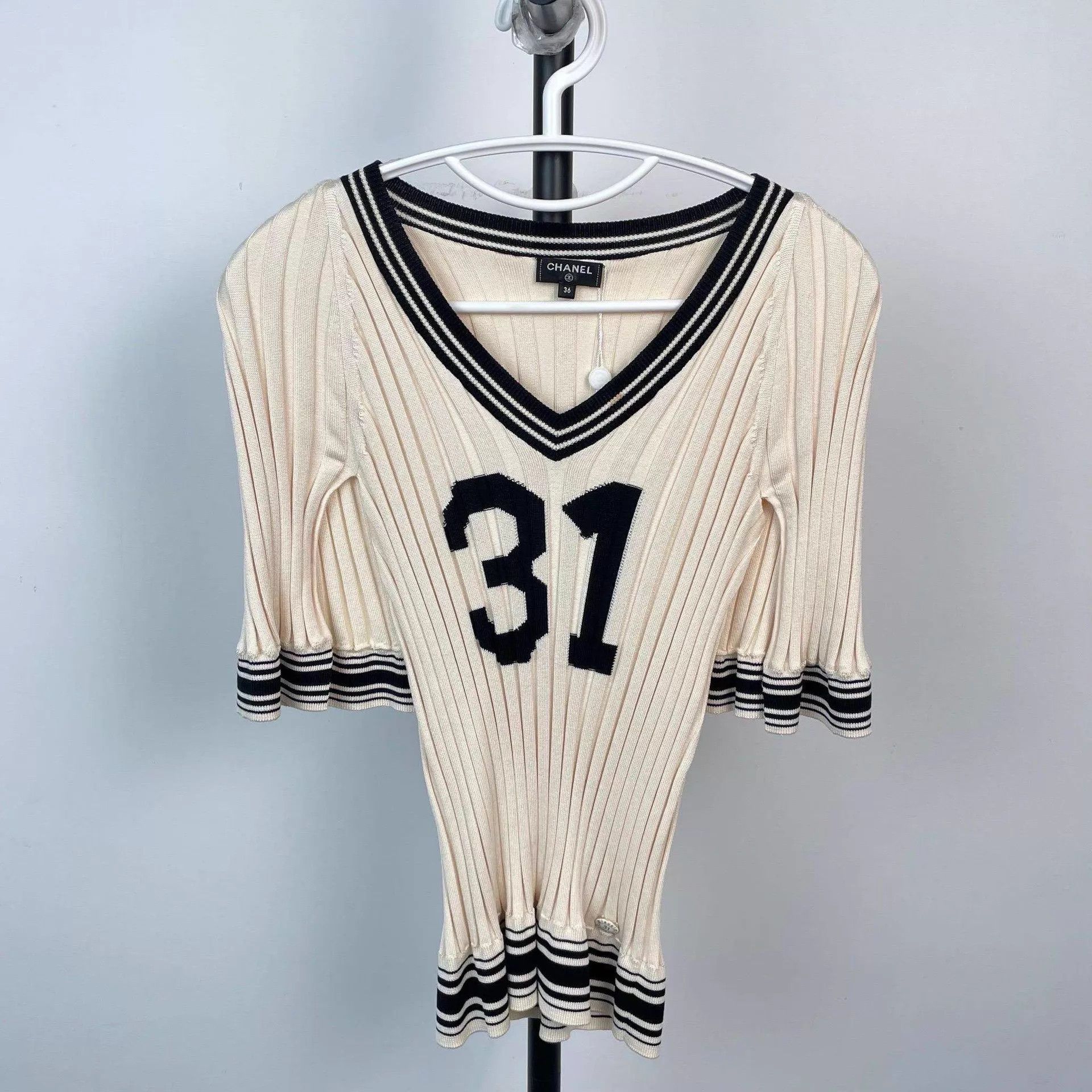 Chanel Chanel Sweater Shirts Size XS / US 0-2 / IT 36-38 - 1 Thumbnail