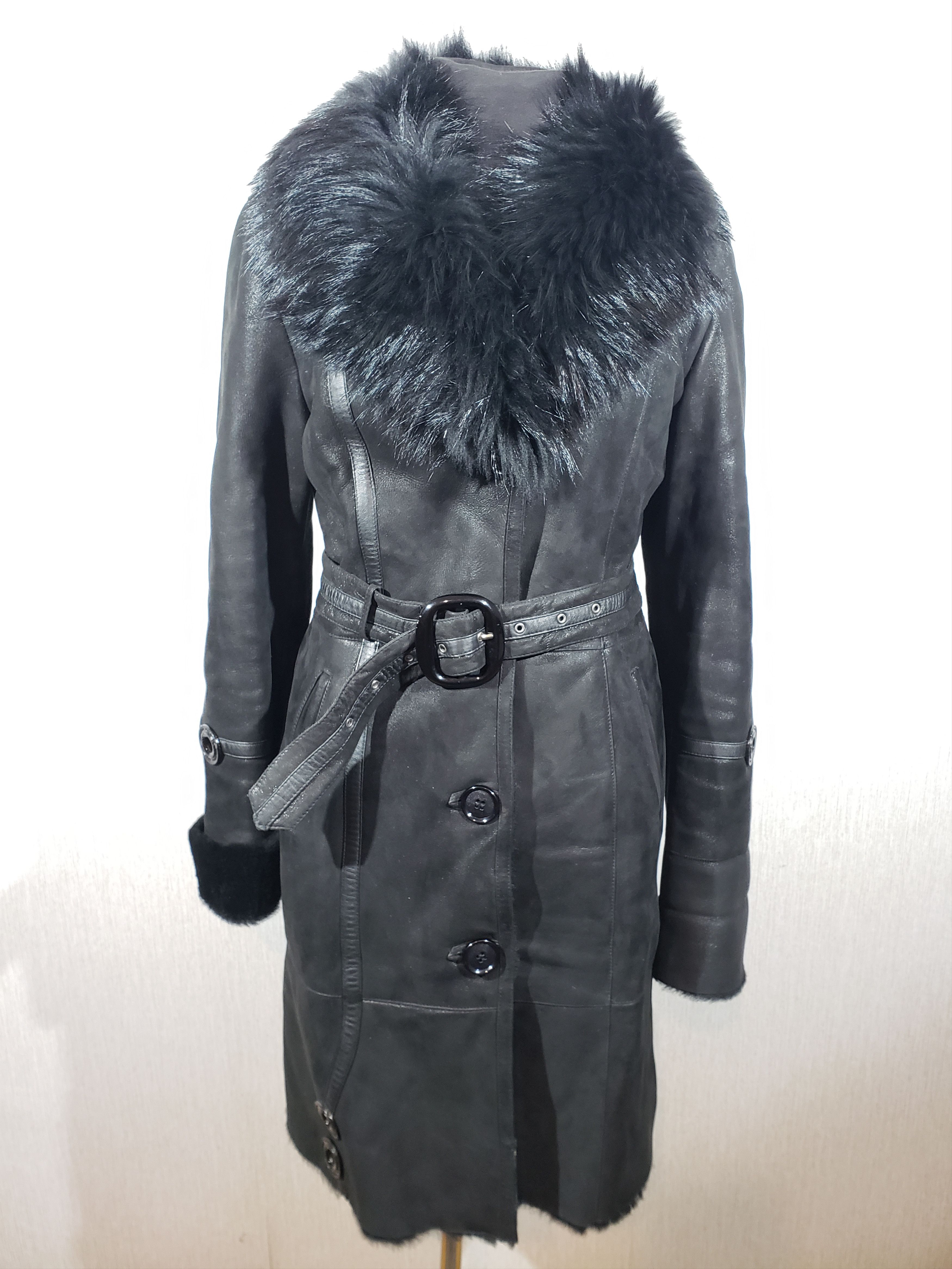 Other Stylish black sheepskin coat with a warm fluffy collar. Size L / US 10 / IT 46 - 1 Thumbnail