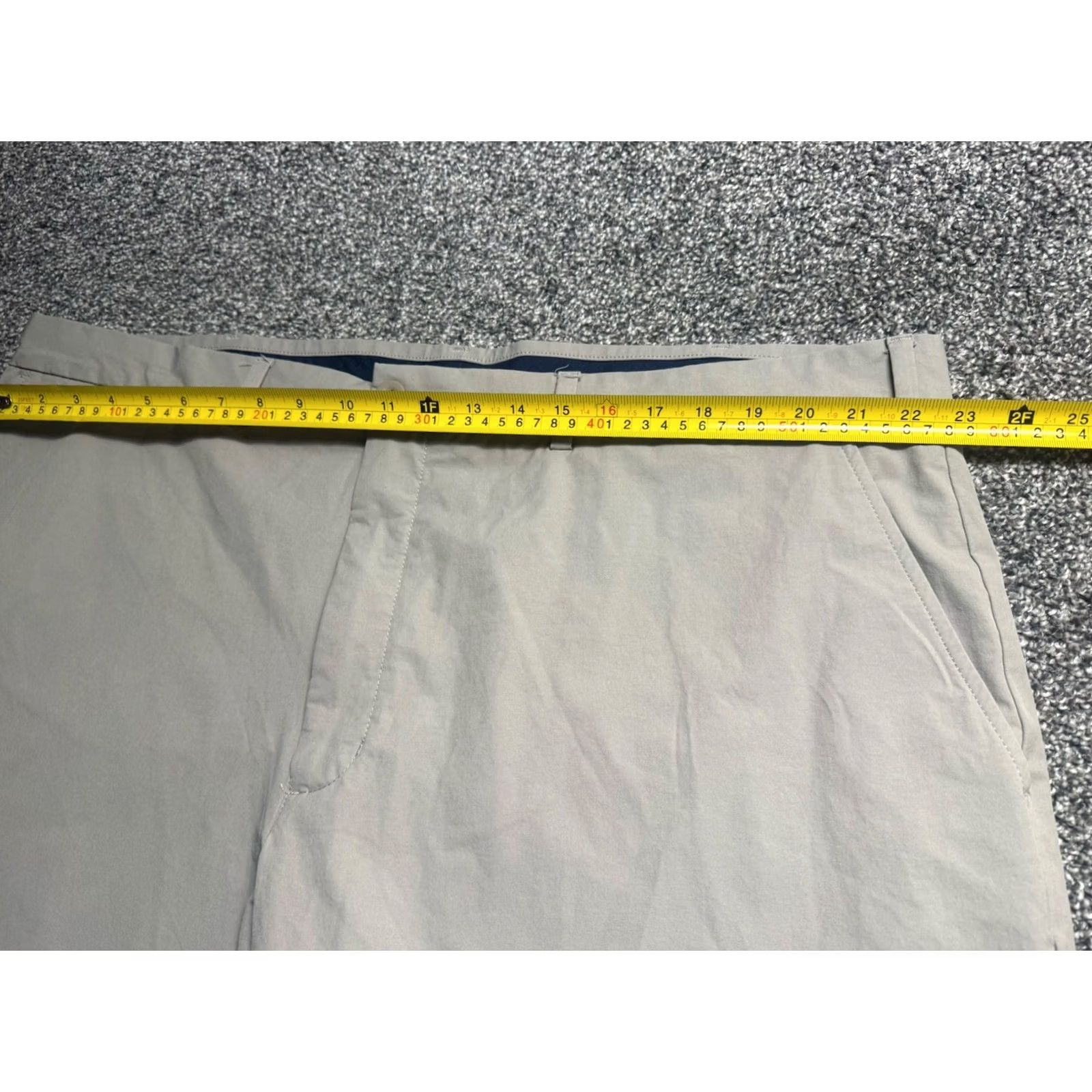 Vineyard Vines Vineyard Vines OTG Shorts Mens 46B Beige Khaki Chino Performance On The Go Gym Golf OTG Mens 46B Beige Khaki Chino Size US 30 / EU 46 - 8 Thumbnail
