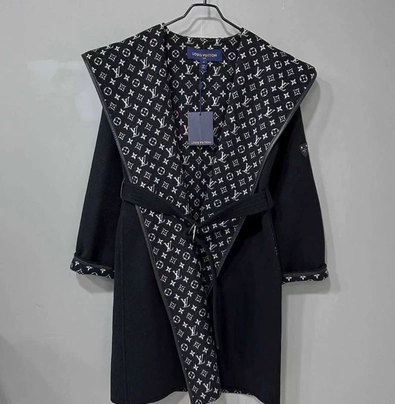Louis Vuitton Louis Vuitton short sleeves Size US L / EU 52-54 / 3 - 1 Thumbnail