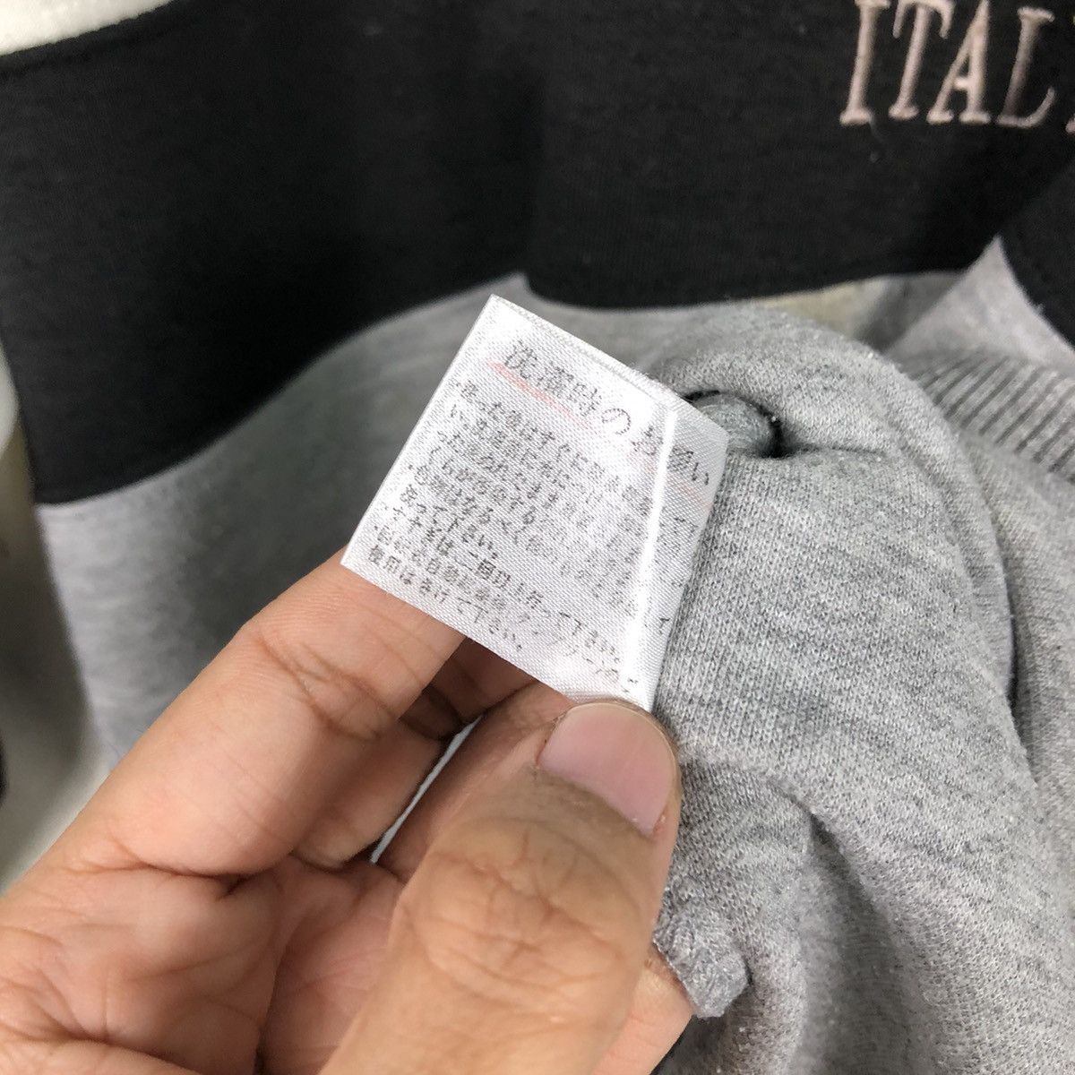 Japanese Brand × Vintage 📌Vintage Sweatshirt Gianni Valentino Italy Big Logo Size US L / EU 52-54 / 3 - 16 Thumbnail