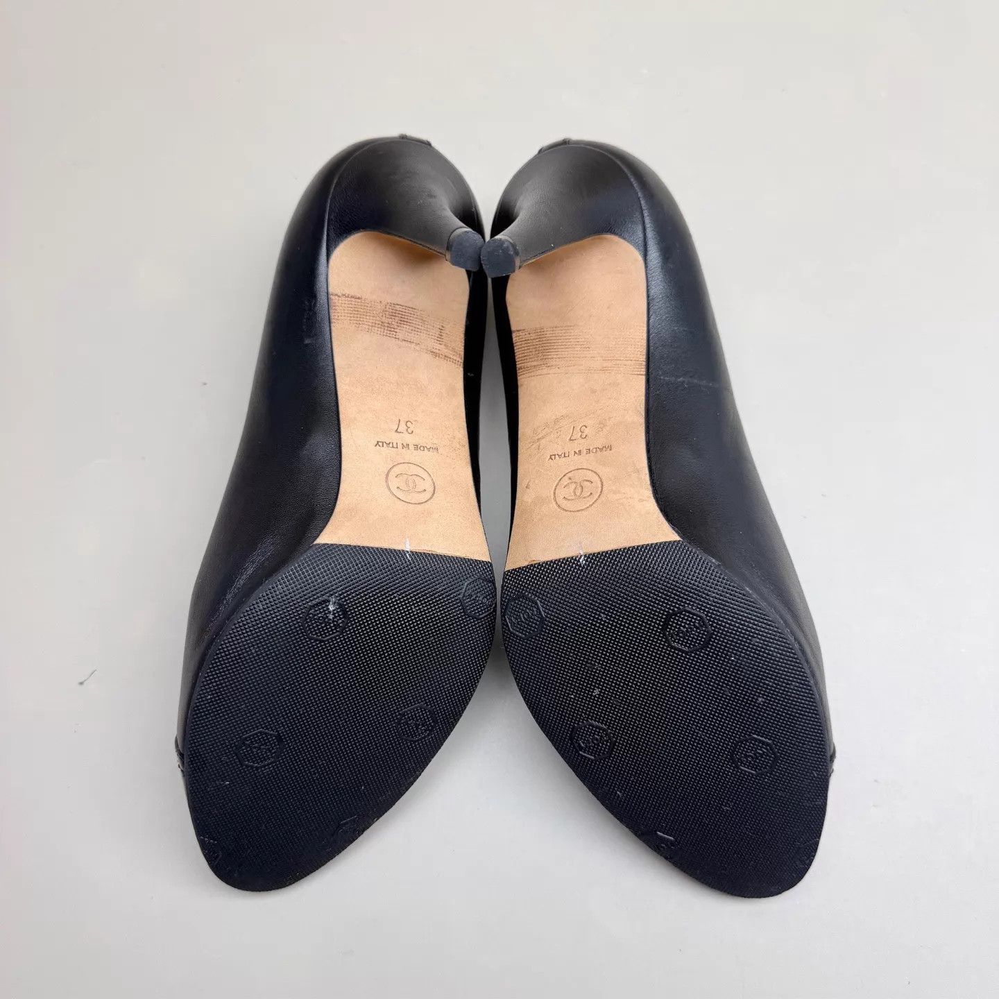 Chanel CHANEL Black Double C Embroidered Heels 37 (99 New) Size US 6.5 / IT 36.5 - 6 Thumbnail