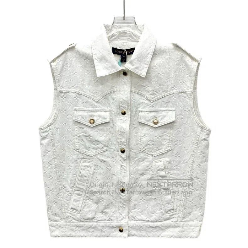 Louis Vuitton Louis Vuitton 23 white logo embossed cotton lapel single b Size XS / US 0-2 / IT 36-38 - 1 Thumbnail