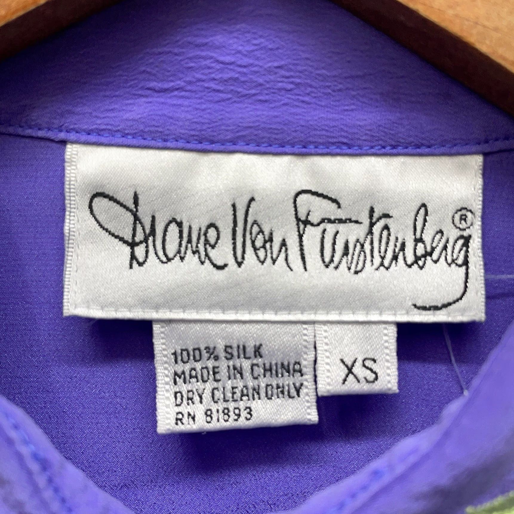 Diane von Furstenberg VTG Diane Von Furstenburg Purple Floral Embroidered Silk Shirt Womens XS Size XS / US 0-2 / IT 36-38 - 4 Thumbnail