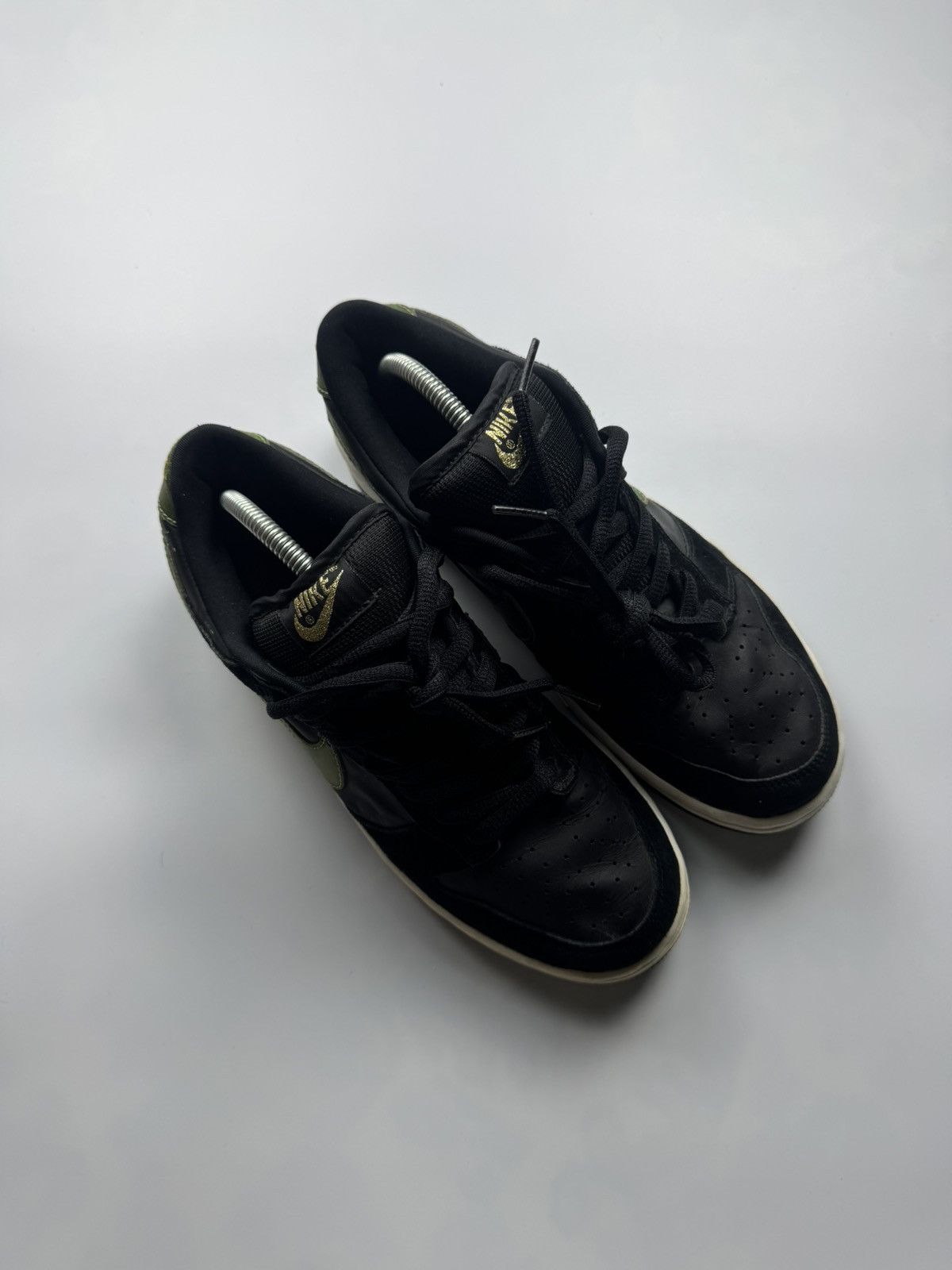 Nike SB 2003 Nike SB Dunk Low Pro Takashi Size US 9.5 / EU 42-43 - 2 Thumbnail