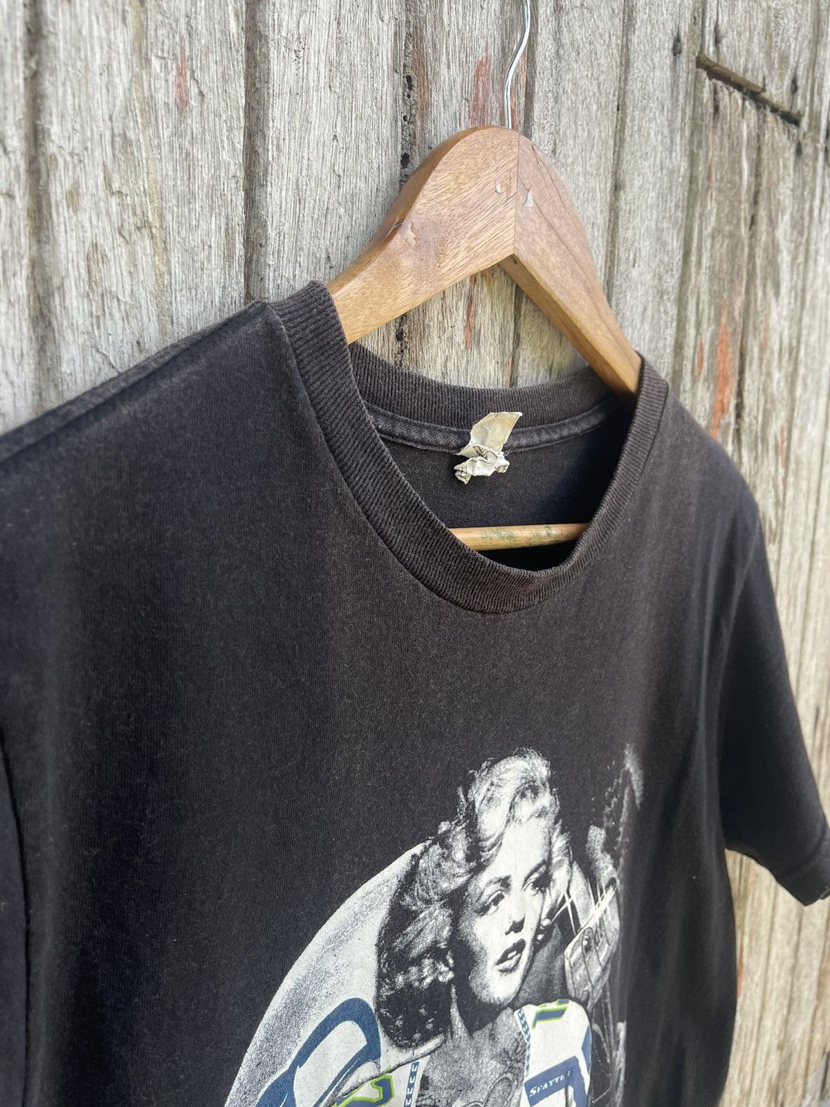 NFL Marilyn Monroe x Seahawks #17 Graphic Tee Size US S / EU 44-46 / 1 - 4 Thumbnail