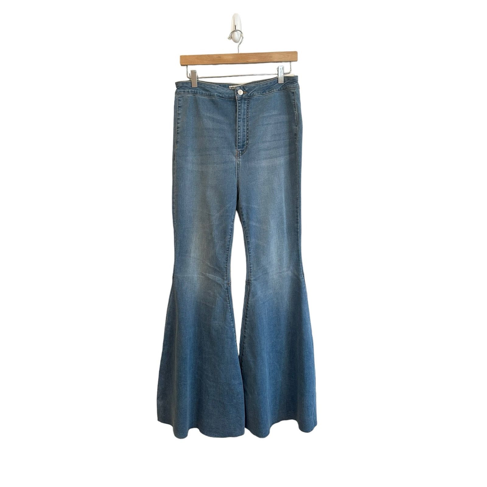 Free People We The Free Just Float on Flare High Rise Size 31 Size 31" - 1 Thumbnail
