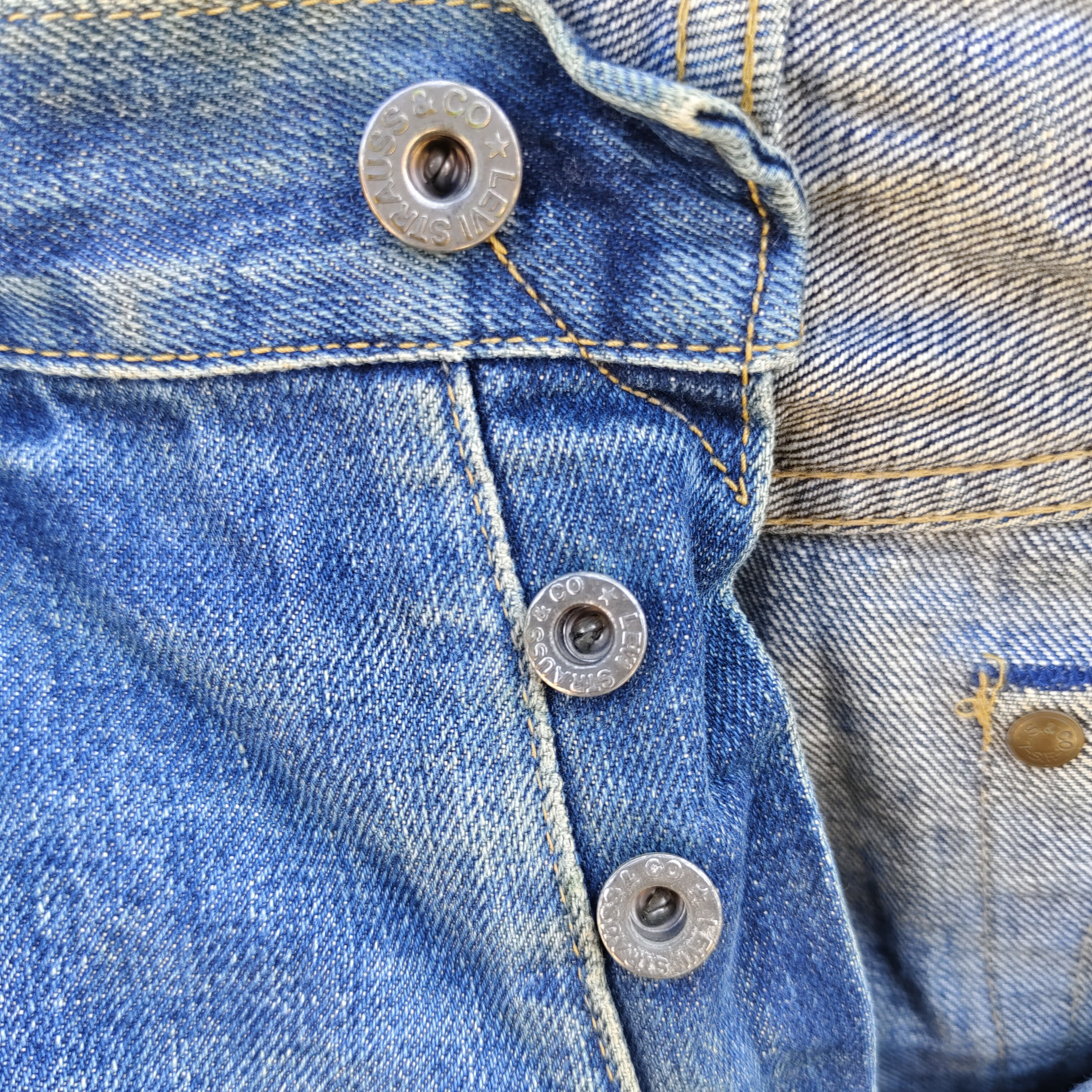 Levi's Vintage 90s Levi's 702 Big E Distressed Selvedge Jean Size US 31 - 11 Thumbnail