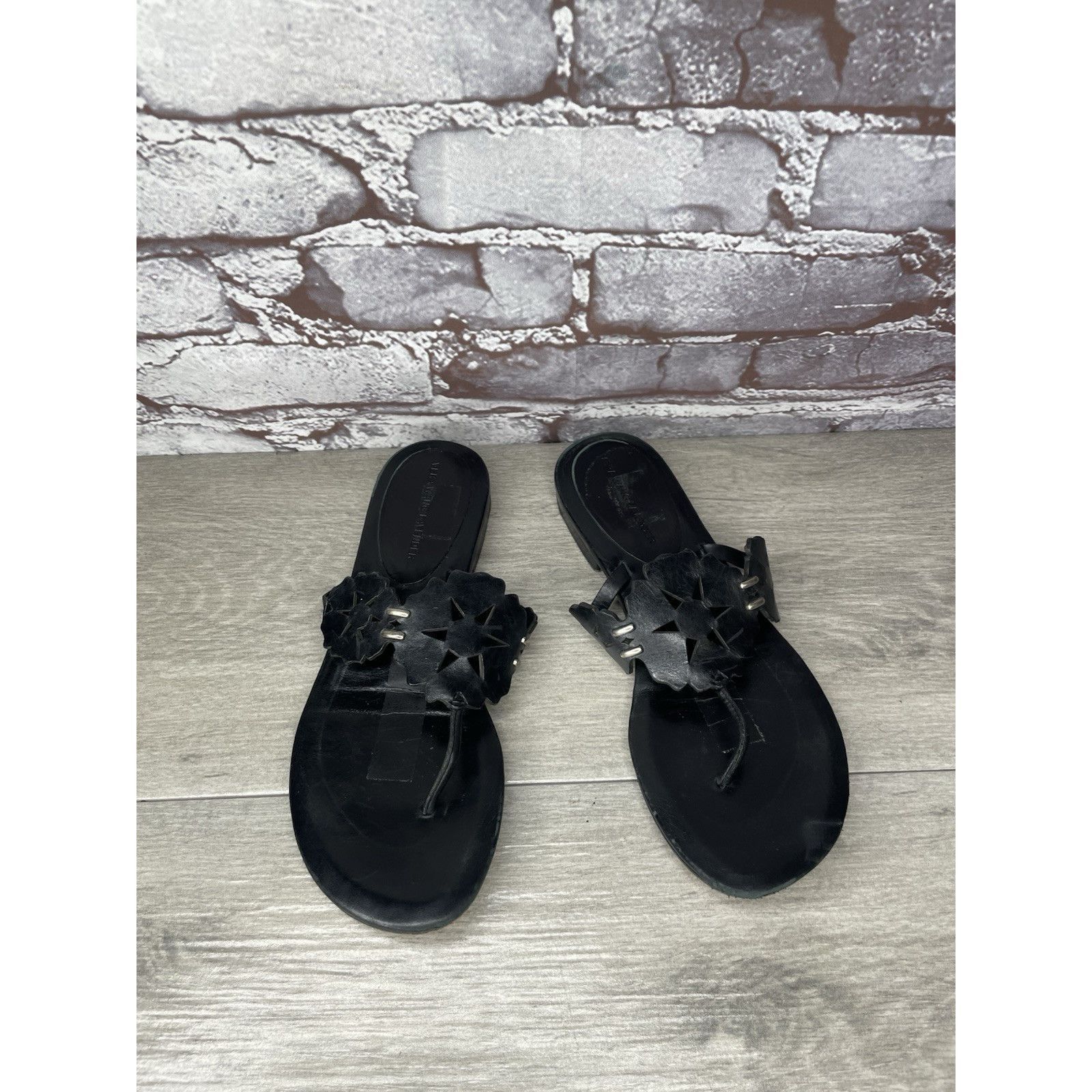 Vera Wang Vera Wang Lavender Label Black Leather Slides Thong Sandals Size US 6 / IT 36 - 1 Thumbnail