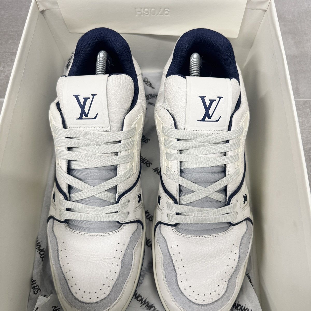 Louis Vuitton Louis Vuitton 1ABFAF #54 Trainers Marine White RRP £995 Size US 9 / EU 42 - 4 Thumbnail
