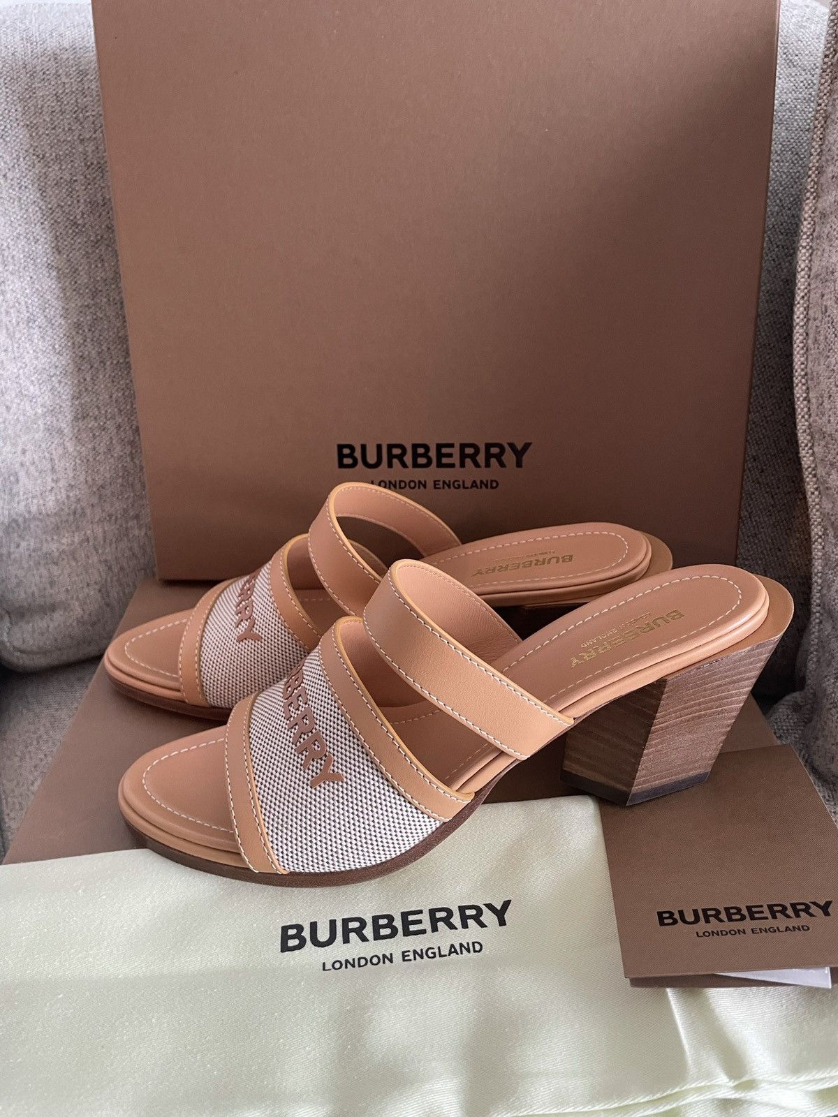 Burberry Burberry logo sandals | brand new never worn | box not inc Size US 8 / IT 38 - 11 Thumbnail