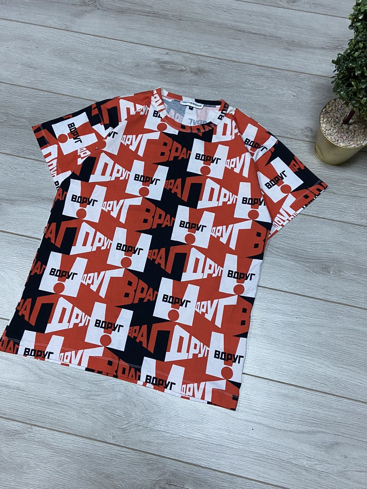 Gosha Rubchinskiy Gosha Друг Враг All Over Print T-shirt monogram Friend Enemy Size US M / EU 48-50 / 2 - 2 Thumbnail
