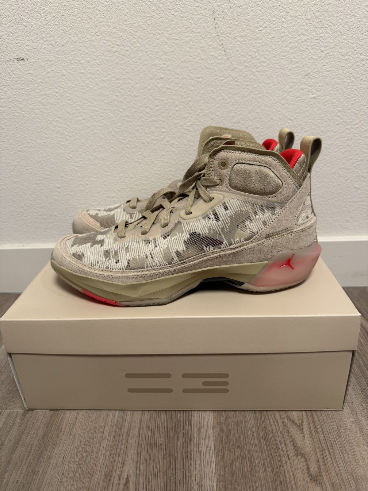 Jordan Brand Size 11 - Air Jordan 37 Premium Rattan Size US 10.5 / EU 43-44 - 3 Thumbnail